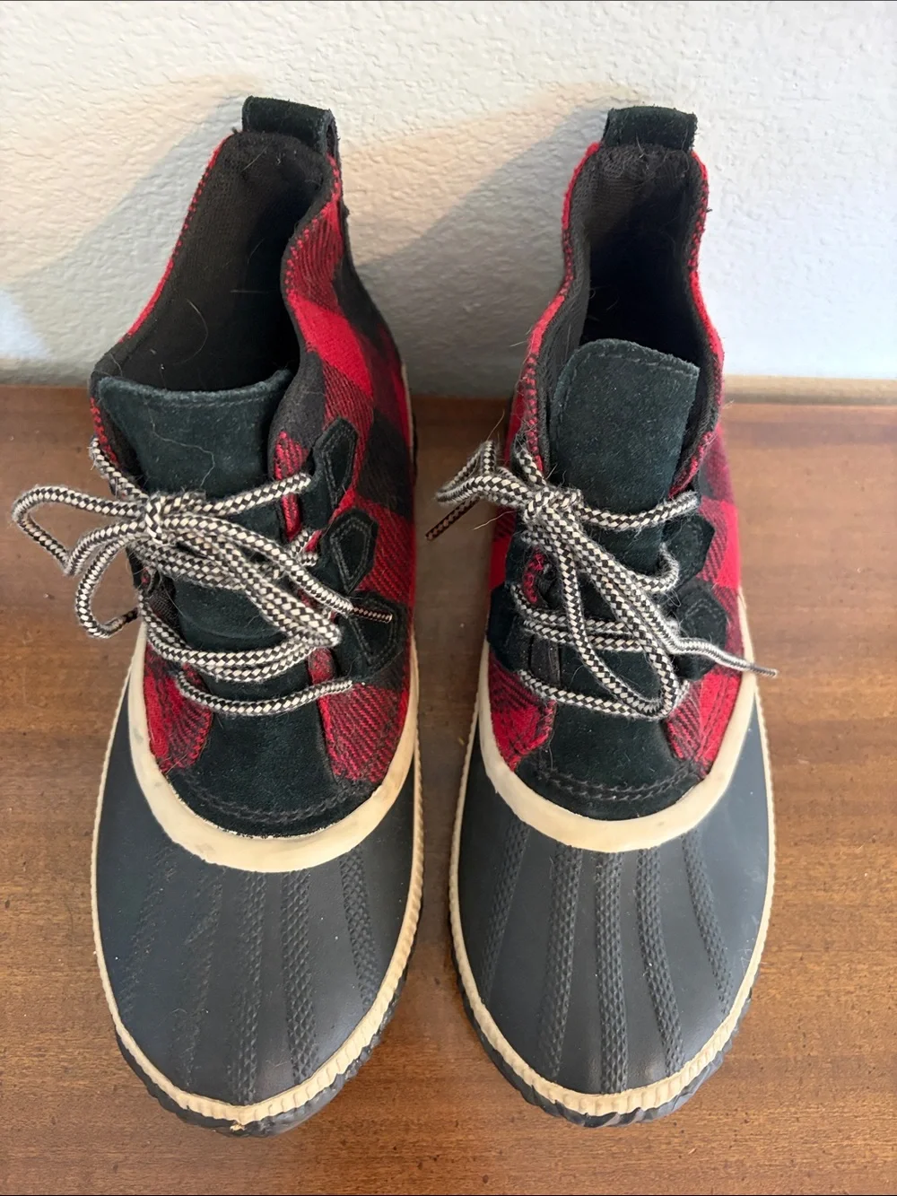 Sorel Out N About Red and Black Buffalo Plaid Lace-Up Waterproof Duck Booties 9